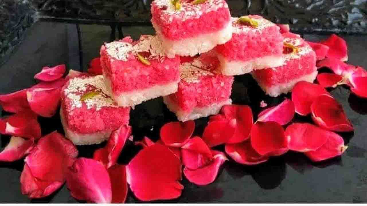 Rose Coconut Barfi Recipe: বিজয়া স্পেশ্যাল মিষ্টি, বানিয়ে ফেলুন বাড়িতেই