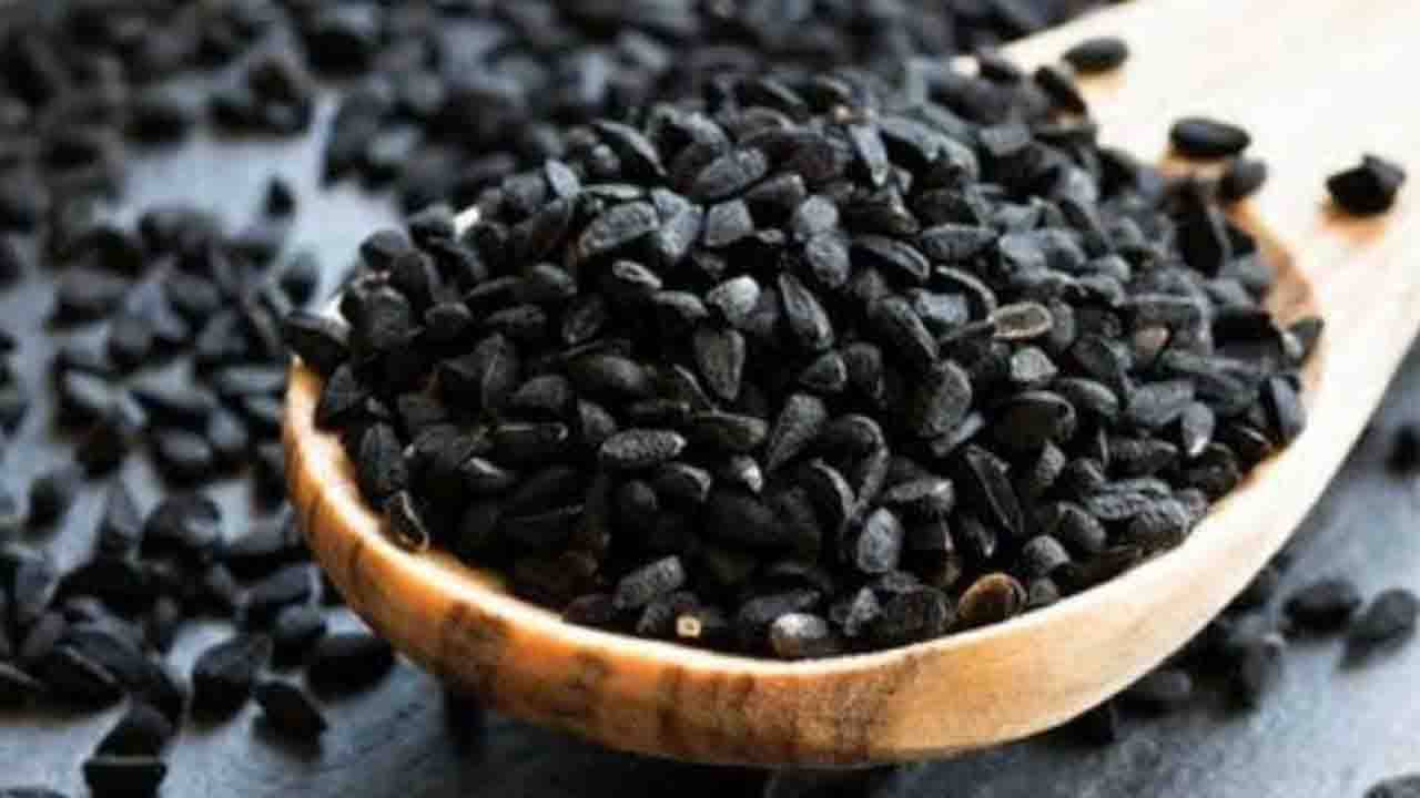 Food Adulteration: পোড়া মোবিল মাখিয়ে চকচকে করা কালো জিরে, বস্তা বস্তা ঢুকছে কলকাতায়