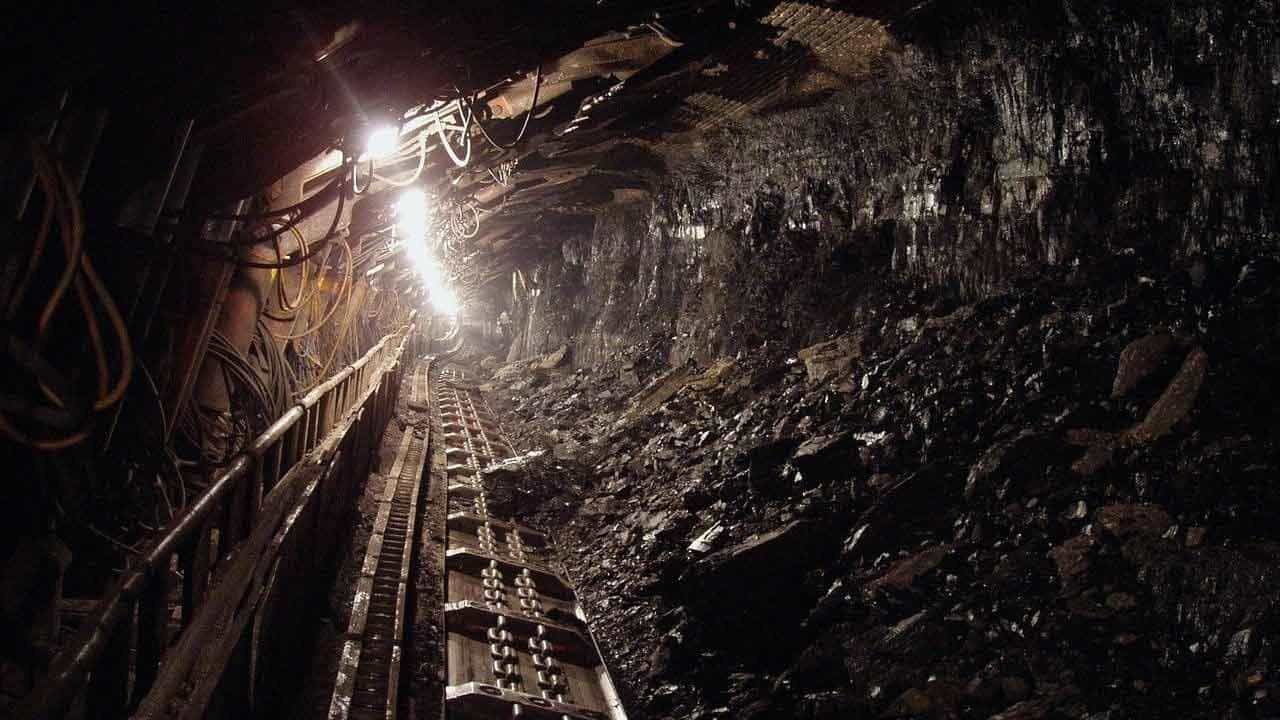 Coal Crisis: উৎসবের মাঝেই আঁধারে ডুবে যাওয়ার ভয় একাধিক রাজ্যে, আশার কথা শোনাল সরকার Coal Crisis: উৎসবের মাঝেই আঁধারে ডুবে যাওয়ার ভয় একাধিক রাজ্যে, আশার কথা শোনাল সরকার