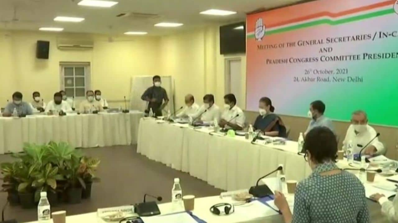 Congress: স্বচ্ছতা ও সংহতির অভাব স্পষ্ট, নির্বাচনী ব্লু-প্রিন্ট বানাতে বসে নেতাদের তিরস্কার সনিয়ার