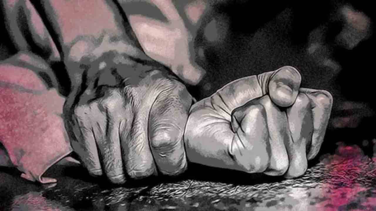 Tollygunge: শহর কলকাতায় মানসিক ভারসাম্যহীন মহিলাকে ধর্ষণ! আটক পাড়ারই পরিচিত