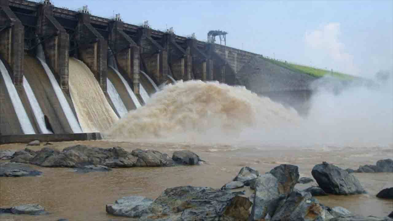 WB Flood Situation: বৃষ্টি থেমেছে, জল ছাড়ার পরিমাণও কিছুটা কমাল দুর্গাপুর ব্যারেজ