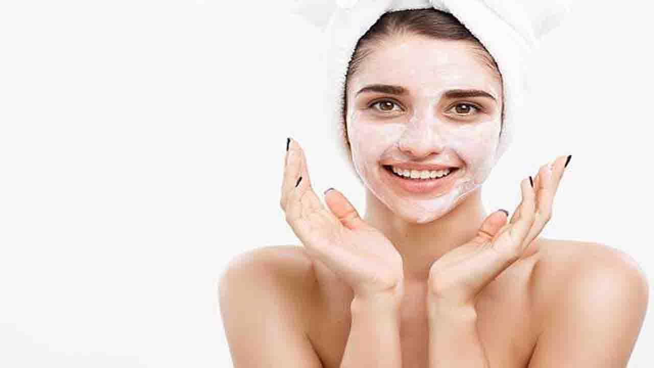 Dry Skin Care: ঋতু পরিবর্তনের সঙ্গেই ত্বক শুষ্ক হয়ে যাচ্ছে? ব্যবহার করুন ঘরোয়া প্রতিকার Dry Skin Care: ঋতু পরিবর্তনের সঙ্গেই ত্বক শুষ্ক হয়ে যাচ্ছে? ব্যবহার করুন ঘরোয়া প্রতিকার