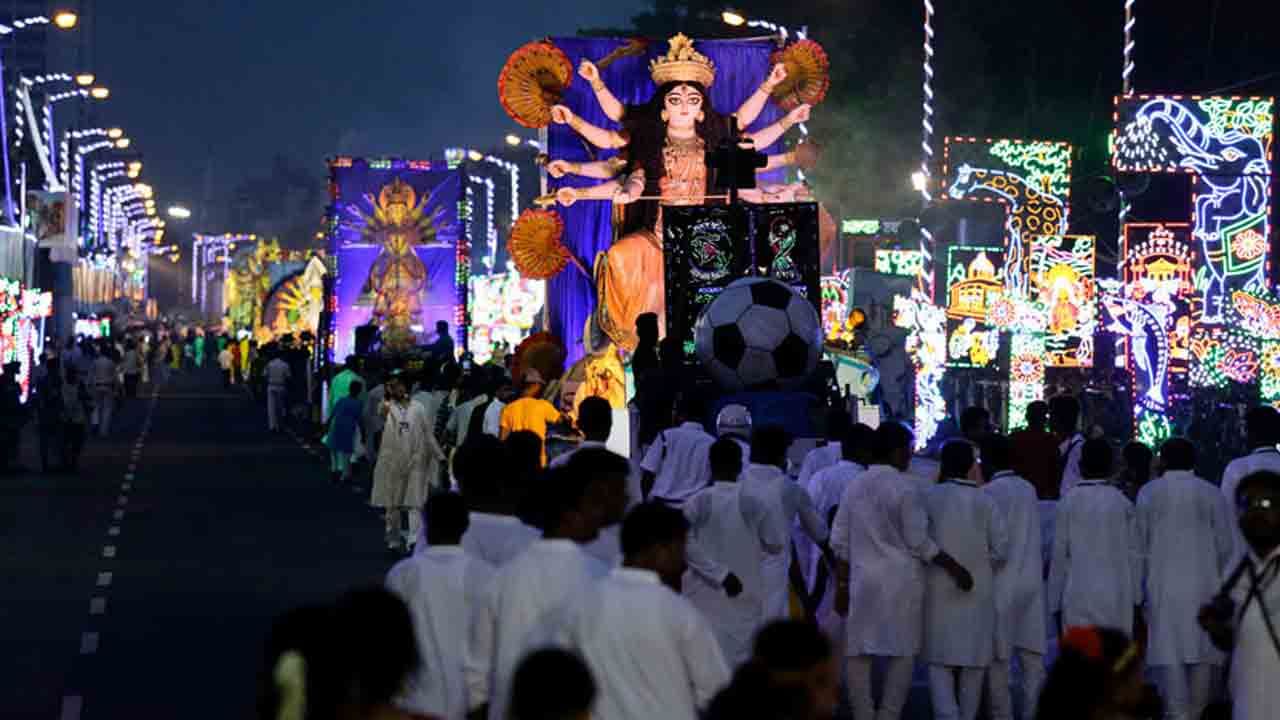 Durga Puja 2021: নবমী নিশি ফুরোলেই উমার কৈলাস-গমন, ঘাটে ঘাটে কড়া নজরদারিতেই দশমীর বিসর্জন