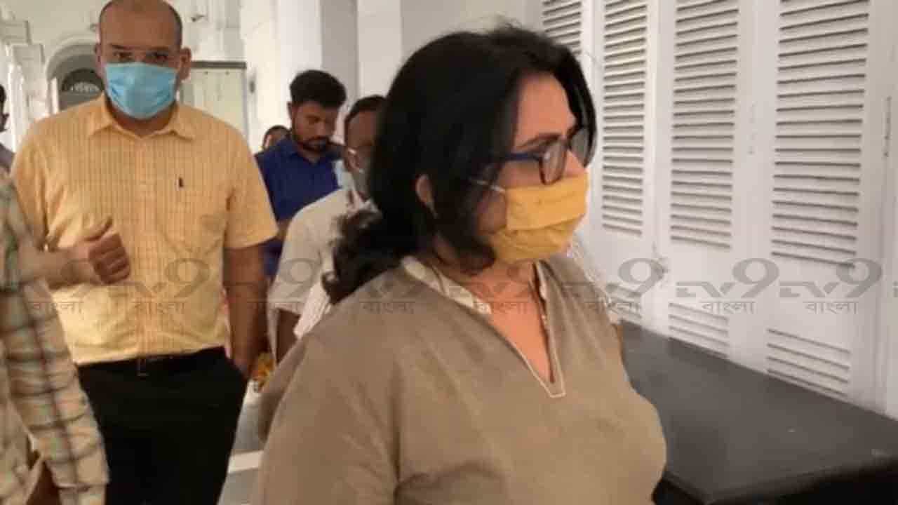 CBI and ED on Narada Case: বিধানসভায় 'হাজিরা' দিতেই হল ইডিকে, আধিকারিকরা বললেন 'আদালতের নির্দেশ' CBI and ED on Narada Case: বিধানসভায় 'হাজিরা' দিতেই হল ইডিকে, আধিকারিকরা বললেন 'আদালতের নির্দেশ'
