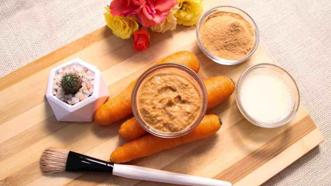 DIY Face Pack: তৈলাক্ত ত্বকের সমস্যায় নাজেহাল? ব্যবহার করুন গাজরের রস দিয়ে তৈরি এই ফেস প্যাক DIY Face Pack: তৈলাক্ত ত্বকের সমস্যায় নাজেহাল? ব্যবহার করুন গাজরের রস দিয়ে তৈরি এই ফেস প্যাক