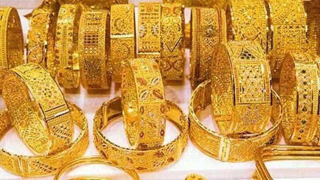 Gold Price Today: নবরাত্রির দিন খুশির খবর! ৯৩০০ টাকা সস্তা সোনালি ধাতু