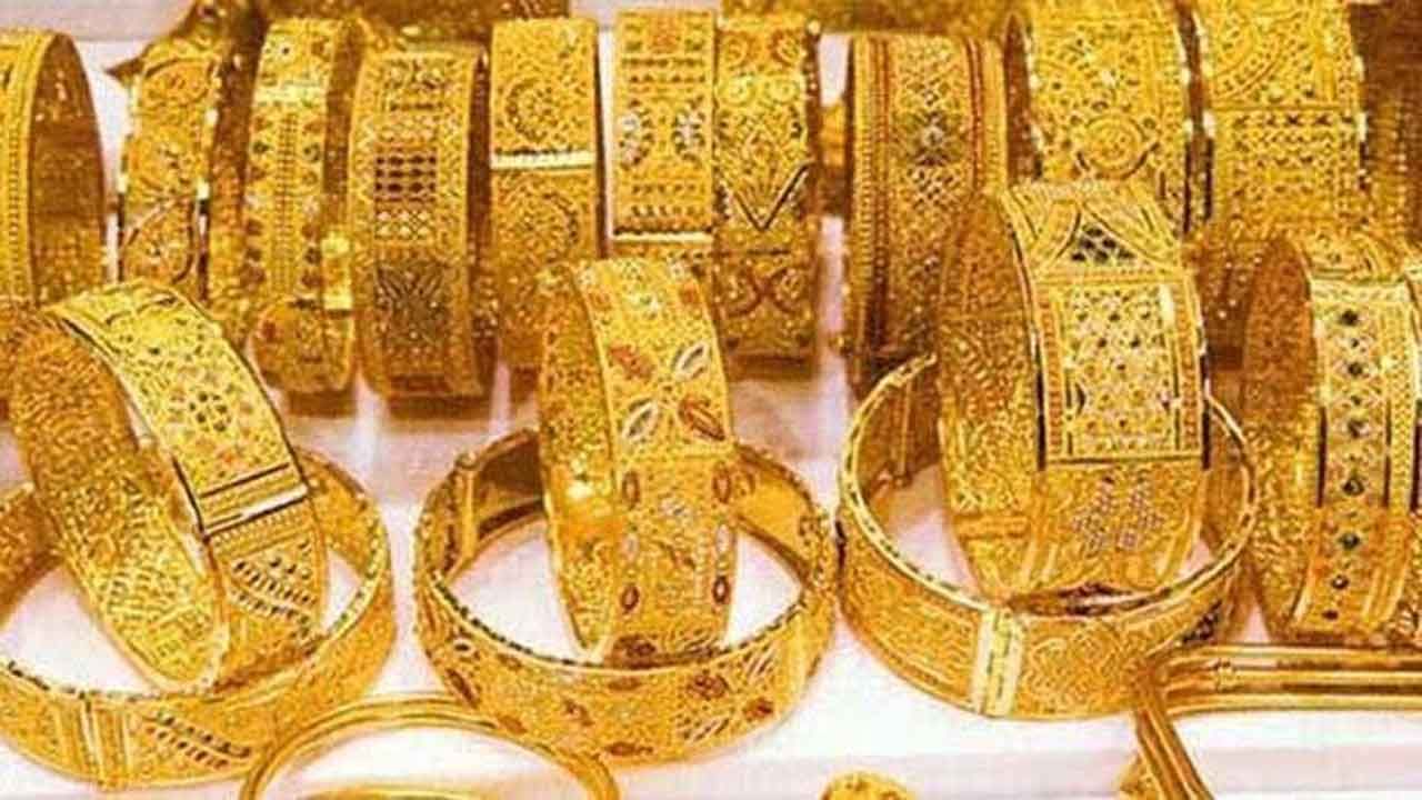 Gold Price Today:  নবরাত্রির দিন খুশির খবর! ৯৩০০ টাকা সস্তা সোনালি ধাতু