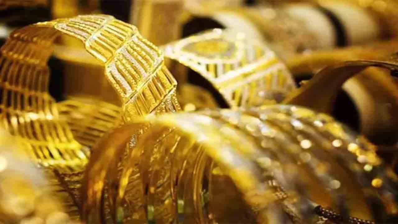 Gold Investment Plan: মাত্র ৫০০ টাকায় কিনতে পারেন সোনা! সোনায় বিনিয়োগ করে পাবেন দুর্দান্ত রিটার্ন