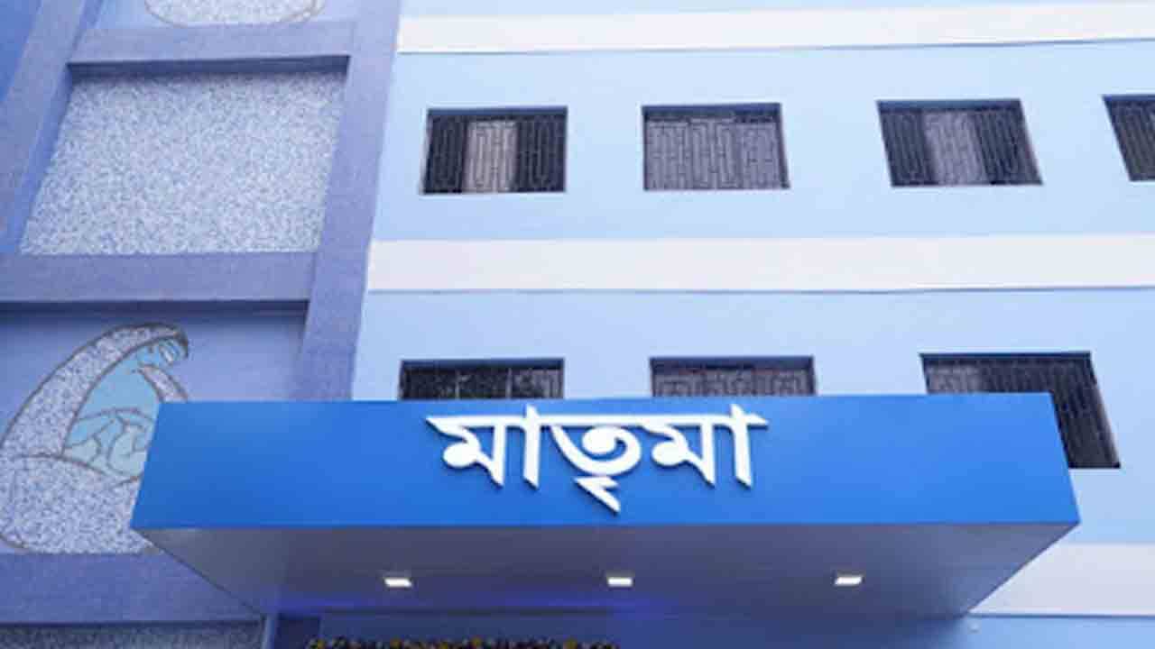 Jalpaiguri: চলতে পারছেন না গর্ভবতী মহিলা, তবু টাকা না দিলে লিফটে তুলবেন না লিফট ম্যান