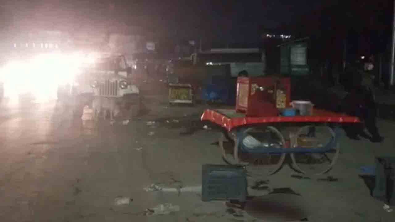 Jammu and Kashmir: ধিক্কার! কাশ্মীরে নিরপরাধ ফুচকাওয়ালা, কাঠমিস্ত্রিকে গুলি করে মারল জঙ্গিরা