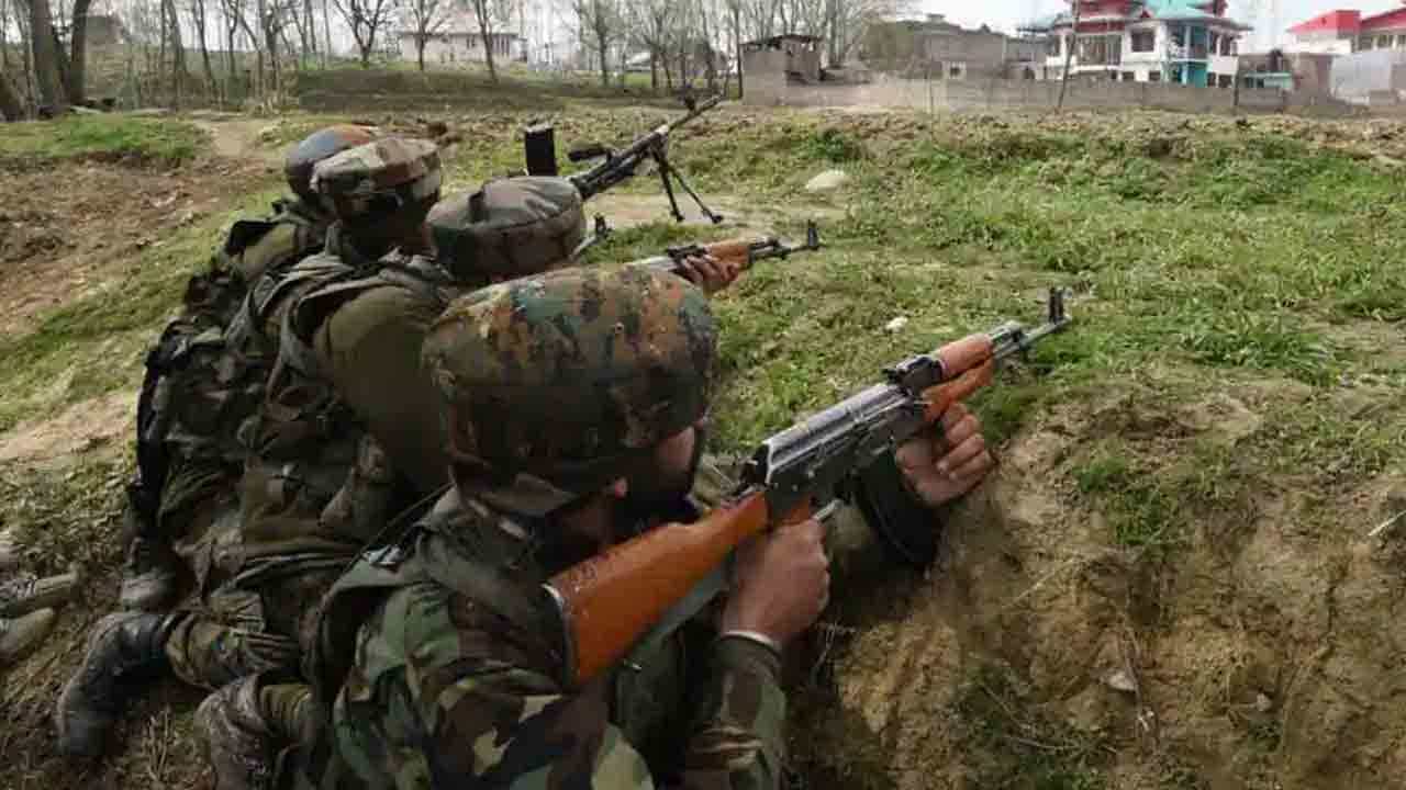 Jammu and Kashmir: উত্তপ্ত উপত্যকা! ৪৮ ঘণ্টা পর পুঞ্চে উদ্ধার দুই সেনার দেহ, পুলওয়ামায় ফের জঙ্গি হামলা Jammu and Kashmir: উত্তপ্ত উপত্যকা! ৪৮ ঘণ্টা পর পুঞ্চে উদ্ধার দুই সেনার দেহ, পুলওয়ামায় ফের জঙ্গি হামলা