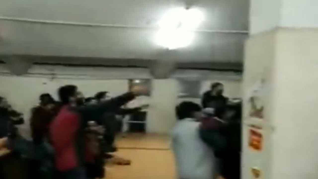 পাকিস্তানের জয়ে উল্লাস করায় দেশদ্রোহের মামলা কাশ্মীরি পড়ুয়াদের বিরুদ্ধে