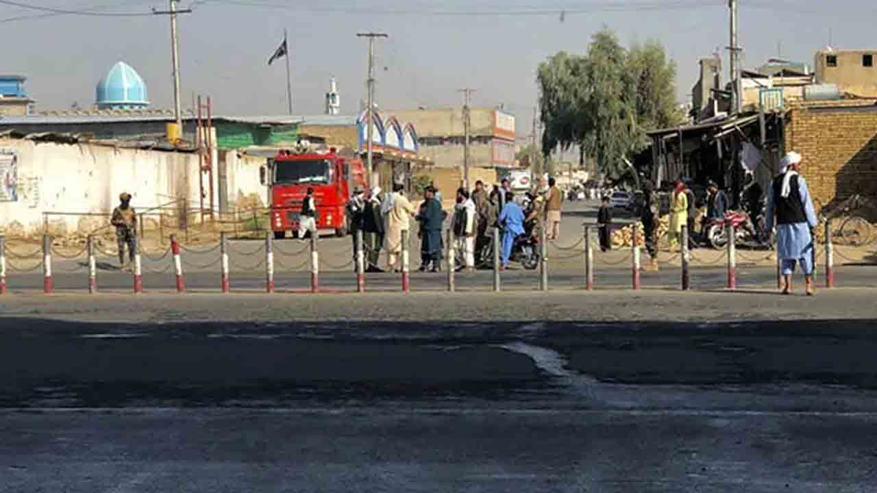Afghanistan Blast: নমাজ চলাকালীনই ভয়াবহ বিস্ফোরণ কান্দাহারের শিয়া মসজিদে, নিহত ৩২ Afghanistan Blast: নমাজ চলাকালীনই ভয়াবহ বিস্ফোরণ কান্দাহারের শিয়া মসজিদে, নিহত ৩২