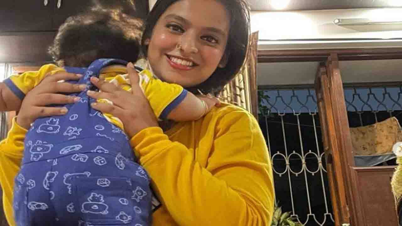 Madhubani Goswami: দুর্গা নয়, লক্ষ্মী নয়, নিত্যদিন কোন ঈশ্বরের সেবা করেন মধুবনী?