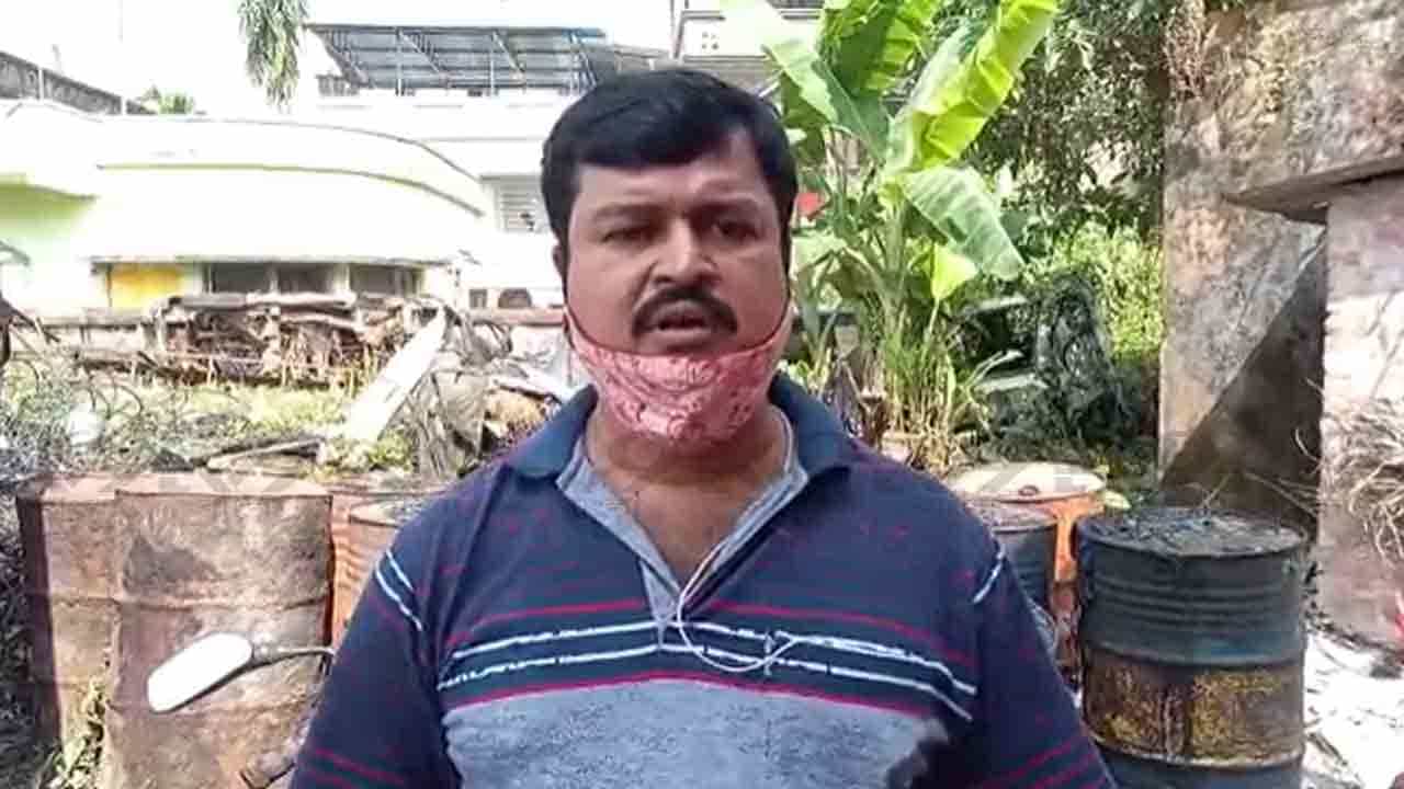 Fraud Arrest: 'আবগারি কর্তা' ওয়াইন শপের লাইসেন্স করে দেবেন বলে ১৭ লক্ষ টাকা নেন! তারপর... Fraud Arrest: 'আবগারি কর্তা' ওয়াইন শপের লাইসেন্স করে দেবেন বলে ১৭ লক্ষ টাকা নেন! তারপর...