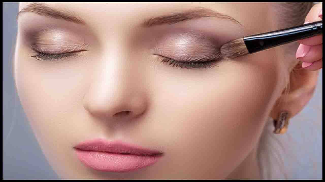 Makeup Tips: এবার পুজোয় অল্প মেকআপেই নজর কাড়ুন সবার!