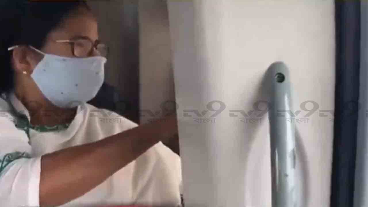 CM Mamata Banerjee: আকাশপথে বন্যা পরিস্থিতি পরিদর্শনের পরই নবান্নে উচ্চ পর্যায়ের বৈঠকে মমতা