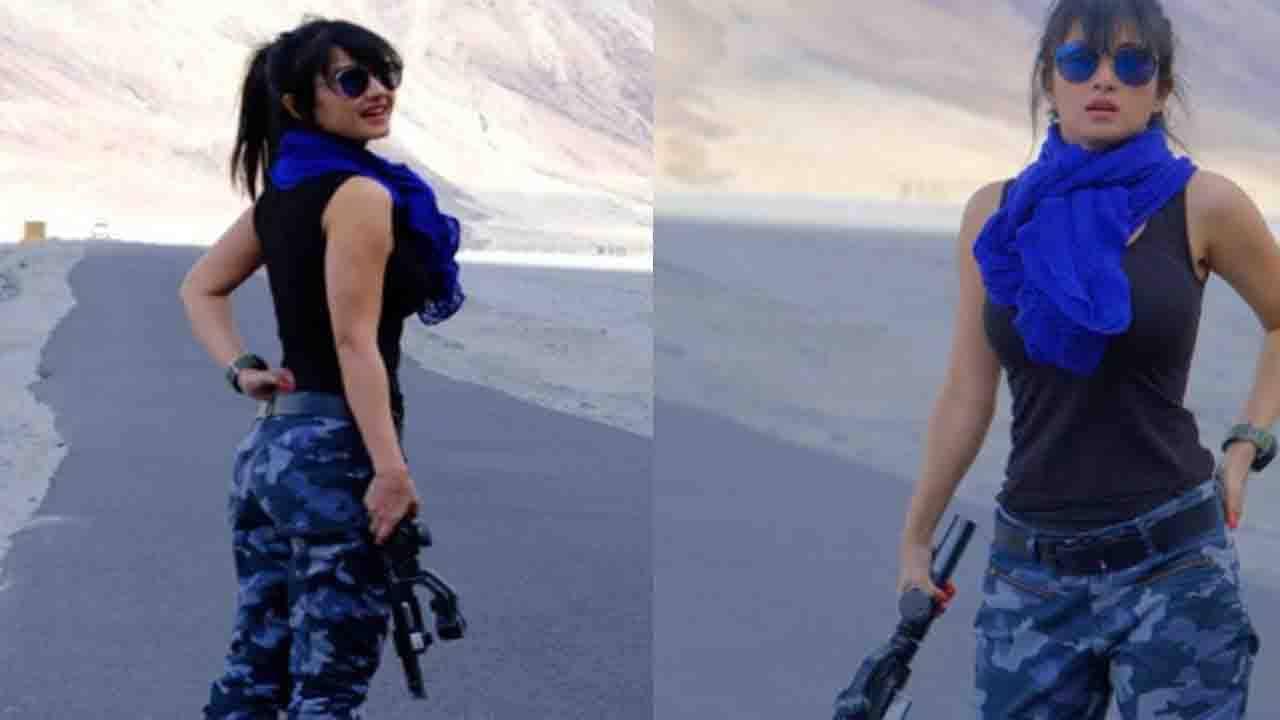 Monami Ghosh: ঠিক মতো ধরলে এটি হতে পারে অস্ত্র, নতুন অস্ত্র নিয়ে কী করলেন মনামী?