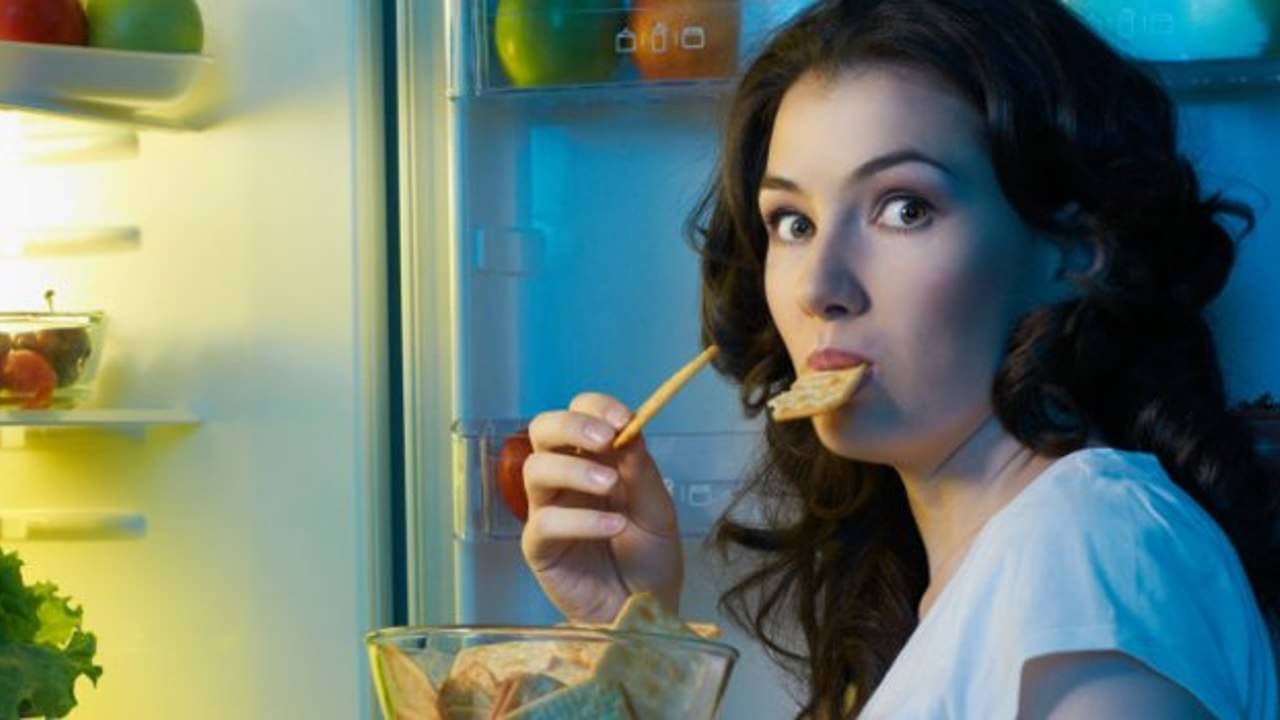 Midnight Craving: মাঝরাতে উঠে হঠাৎ খিদে পাওয়ার অভ্যেস আছে? রইল কিছু চটজলদি সমাধান...