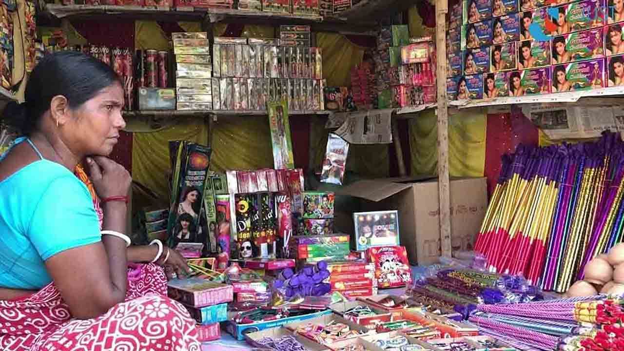 Diwali 2021: এবারও কি আলোর উৎসবে অন্ধকারেই ব্যবসা? চিন্তা গ্রাস করছে নুঙ্গির বাজি ব্যবসায়ীদের