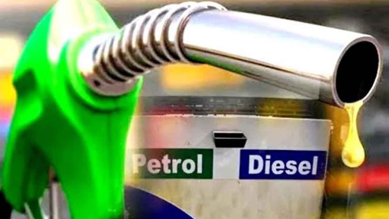 Petrol Price Today: দিল্লিকে হারিয়ে পেট্রোলের দামে এগিয়ে কলকাতা, জানুন কত বাড়ল দাম
