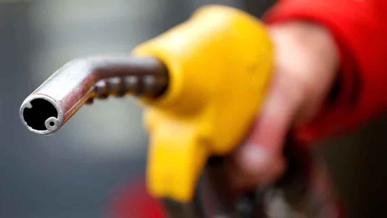 Petrol Price Today: ৩৫ এর গেরোয় আটকে পেট্রোল ডিজেল, এক মাসে বাড়ল ২০ বার