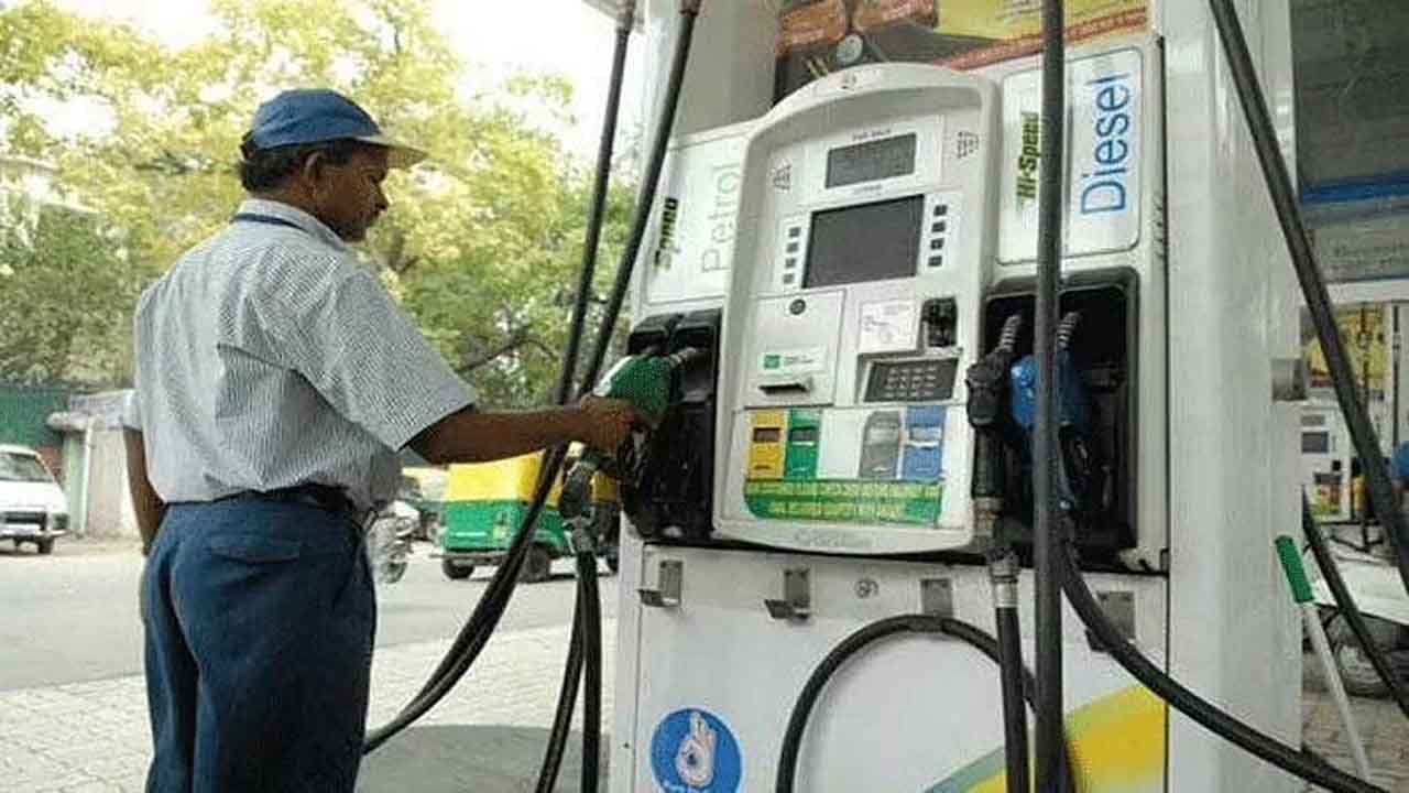 Petrol Price Today: লাগাতার ৫দিন উত্তাপের পর জ্বালানি তেলের দাম আজ স্থির