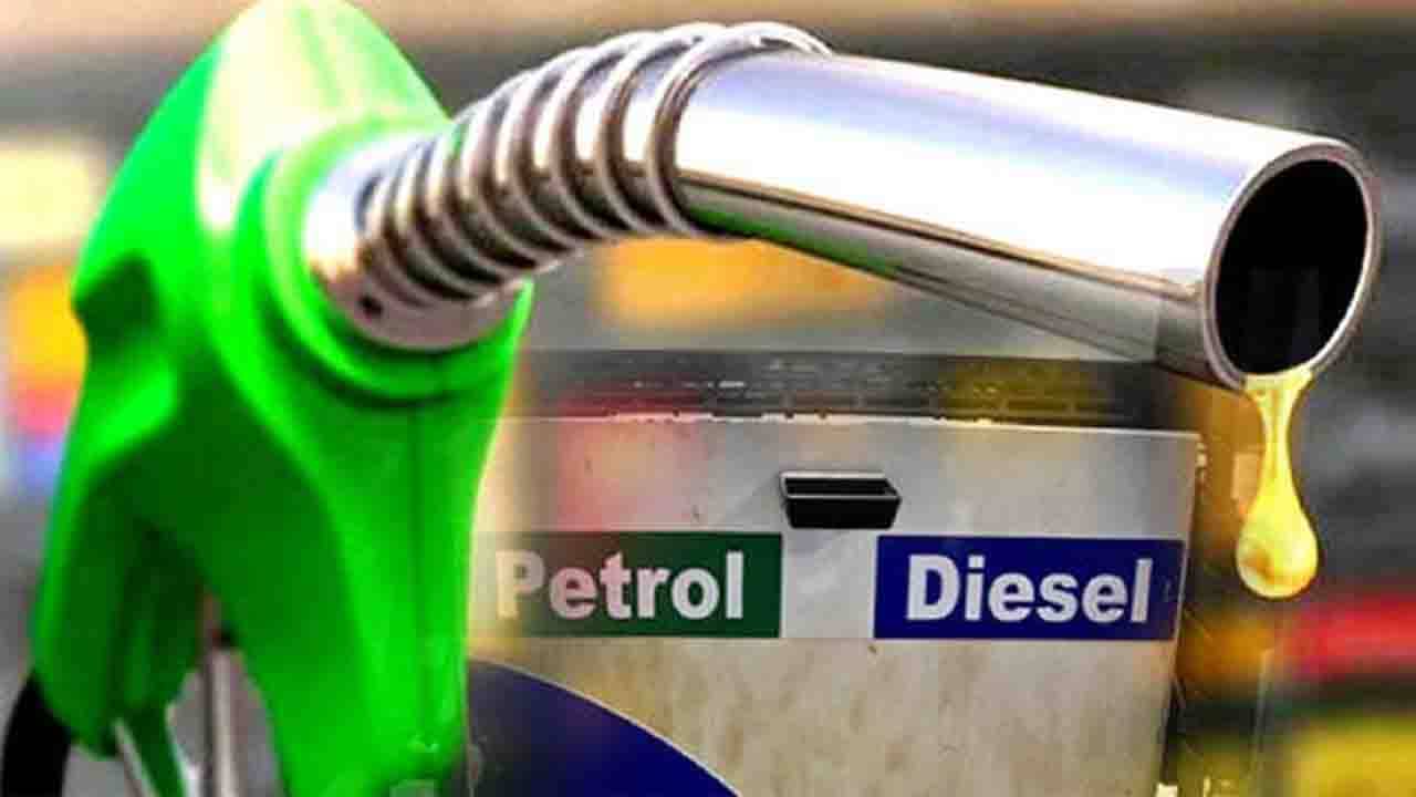 Petrol Price Hike: দুদিন পর শহরে ফের বাড়ল পেট্রোলের দাম, সেঞ্চুরি ছুঁতে চলেছে ডিজেলের