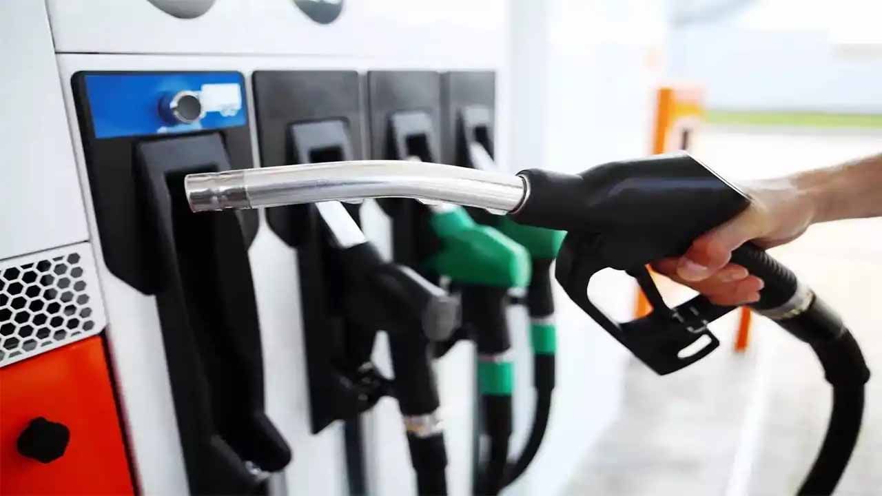 Petrol Price Today: ফের বাড়ল দাম! কলকাতায় ১০৬ টাকা ছাড়াল পেট্রোল