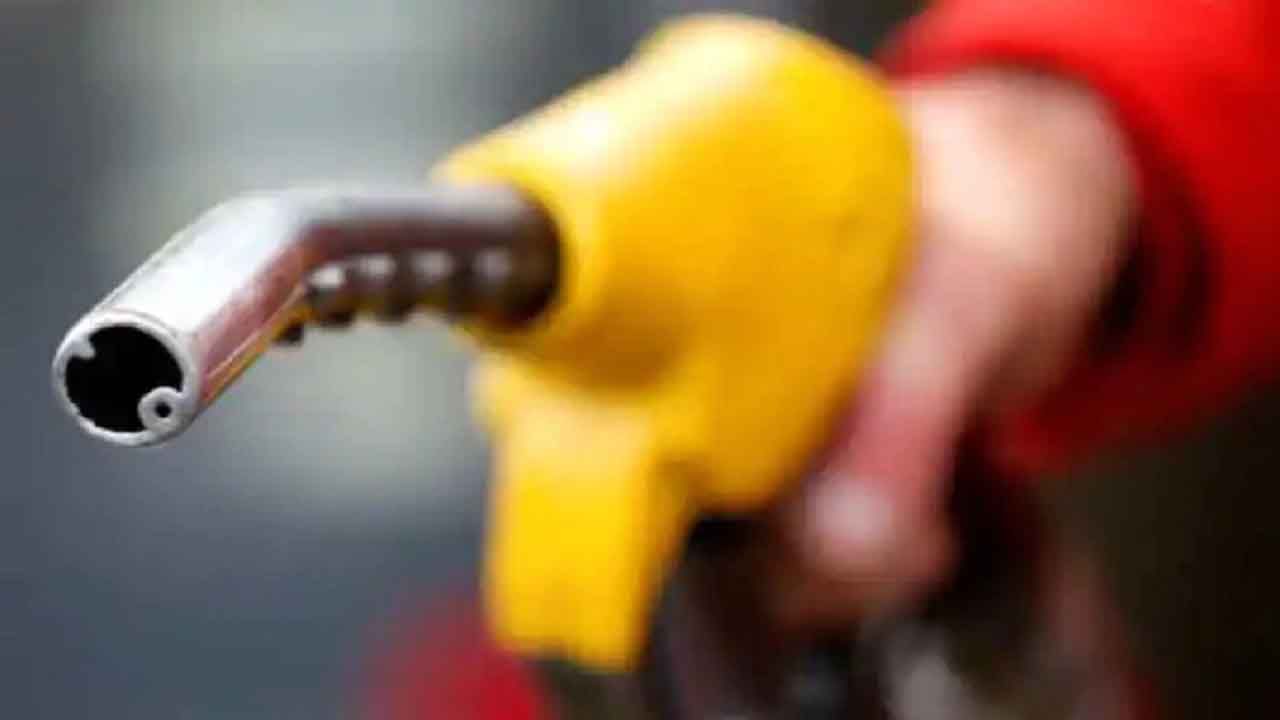 Petrol-Diesel Price today: জ্বালানির পুজোর 'বকসিস'! মধ্যবিত্তের গ্যাঁট আরও খসিয়ে পেট্রোল ১১০, সেঞ্চুরি ডিজেলের!