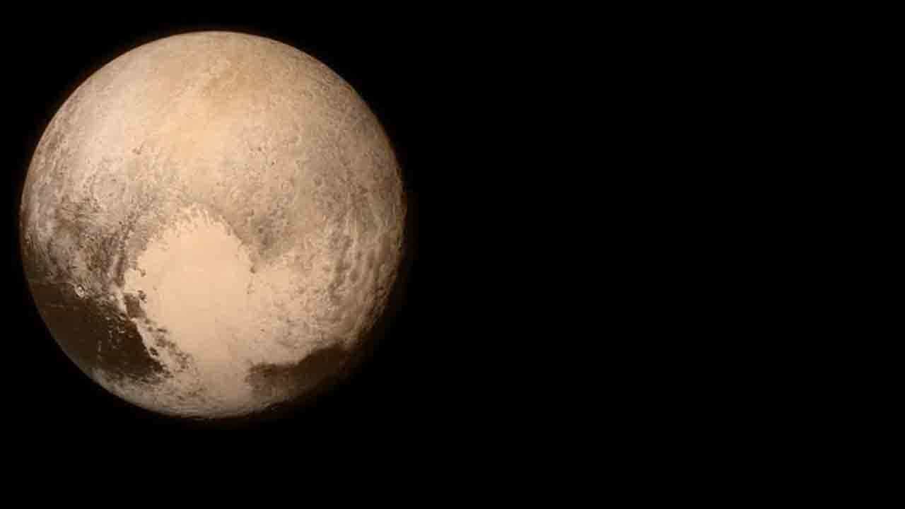 Pluto: ধীরে ধীরে বিলীন হয়ে যাচ্ছে প্লুটোর বায়ুমণ্ডল, কারণ জানালেন বিজ্ঞানীরা Pluto: ধীরে ধীরে বিলীন হয়ে যাচ্ছে প্লুটোর বায়ুমণ্ডল, কারণ জানালেন বিজ্ঞানীরা