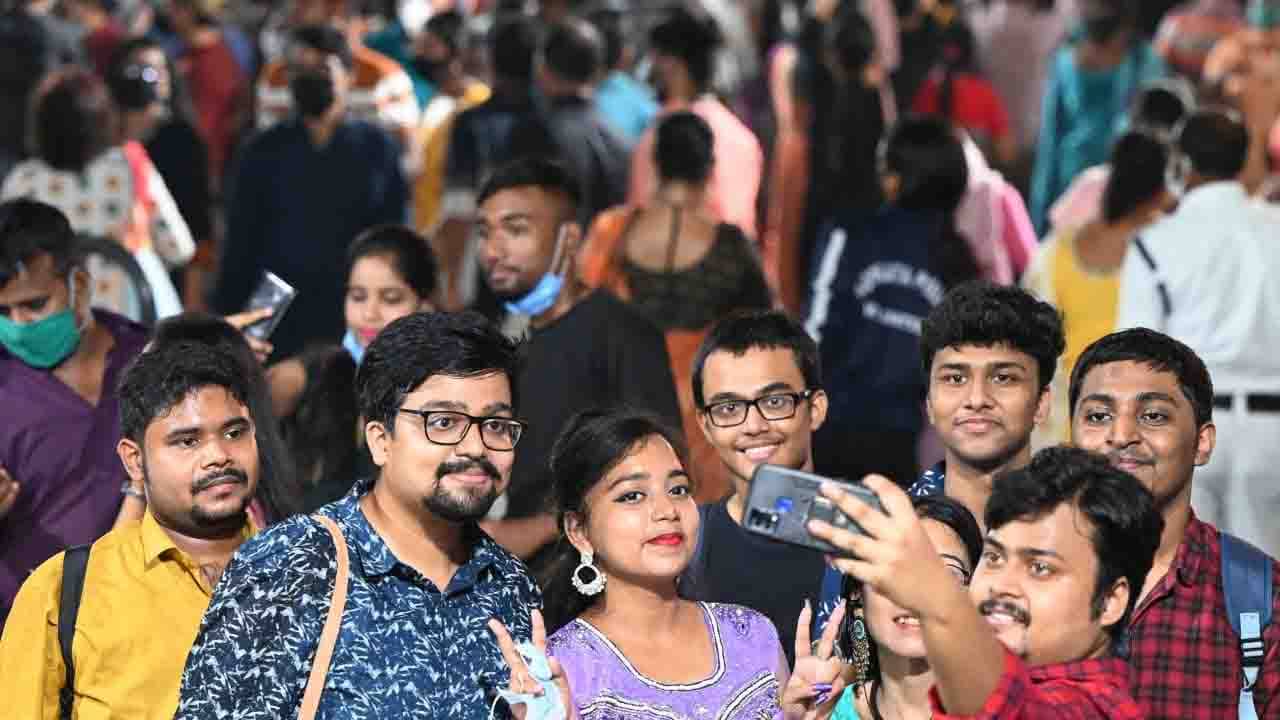 Covid19: কম নমুনা পরীক্ষা, তবু উৎসবের মরসুমে চড়চড়িয়ে বাড়ছে করোনা! পরীক্ষা বাড়লে?