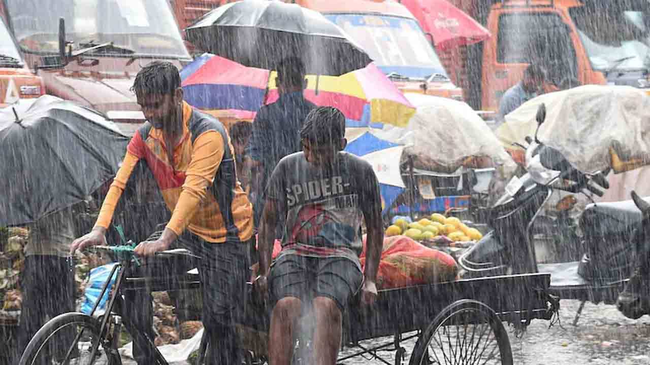 Weather Update: এ ফাঁড়া কাটার নয়! বাংলার উপর আরও এক নিম্নচাপ, ভাসবে একাধিক জেলা