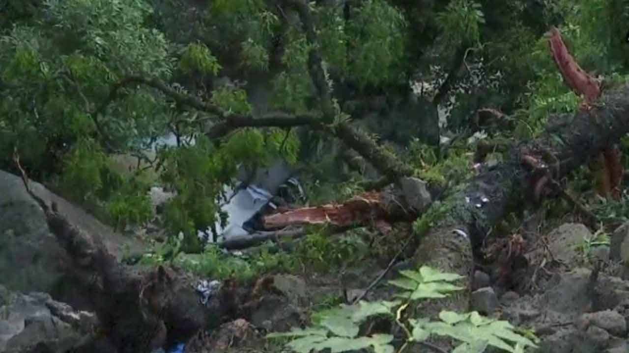 Uttarakhand Rain Update: বিচ্ছিন্ন দ্বীপে পরিণত রানিক্ষেত-আলমোড়া, কাদা-পাথর টপকেই বাড়ি ফেরার চেষ্টা পর্যটকদের