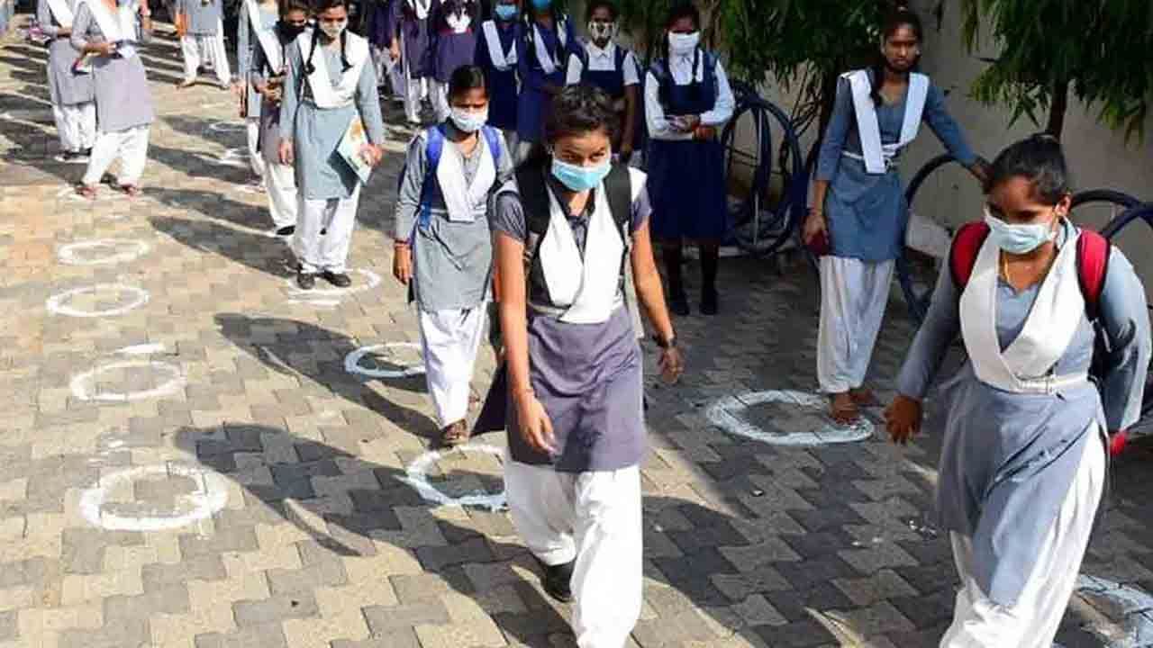 School and College Reopening in West Bengal: সবদিক বিচার করে স্কুল খোলার সিদ্ধান্ত নিলে ভাল হতো, মত কেন্দ্রীয় শিক্ষা প্রতিমন্ত্রীর