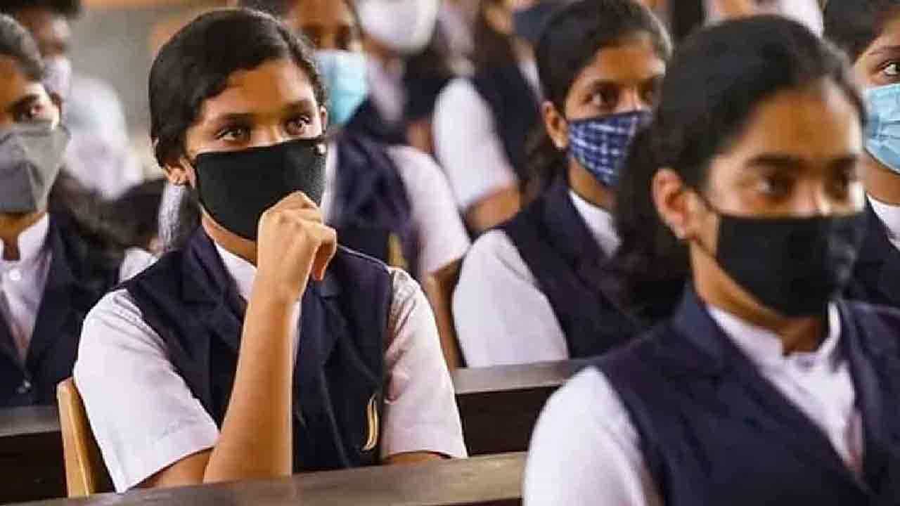 School and College Reopening in West Bengal: খুলছে স্কুল, আপাতত নবম থেকে দ্বাদশ! ধাপে ধাপে স্কুলে যাবে বাকিরাও School and College Reopening in West Bengal: খুলছে স্কুল, আপাতত নবম থেকে দ্বাদশ! ধাপে ধাপে স্কুলে যাবে বাকিরাও