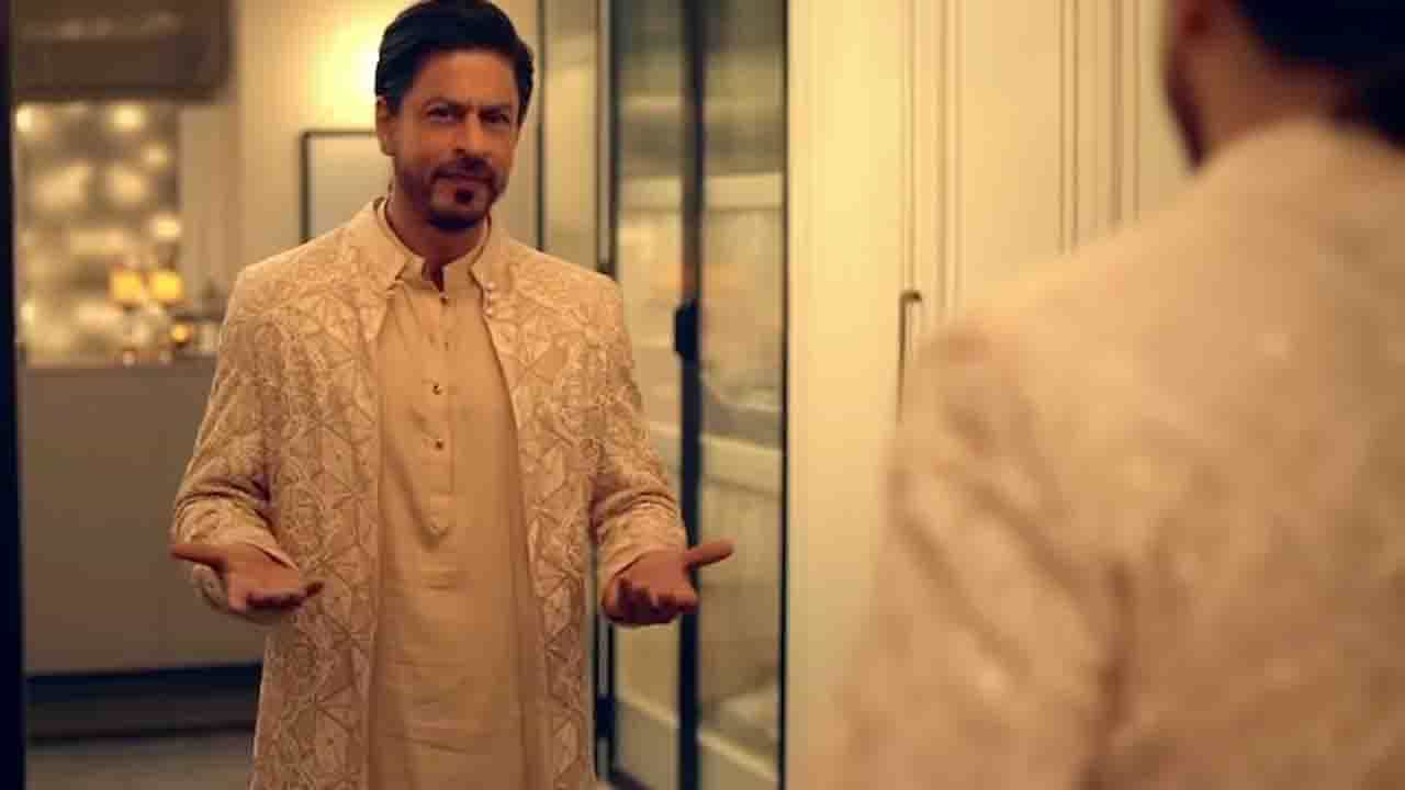 Shahrukh Khan: শাহরুখের পোশাকে পাকিস্তানি যোগ, নতুন বিজ্ঞাপনে ট্রেন্ডিং কিং খান Shahrukh Khan: শাহরুখের পোশাকে পাকিস্তানি যোগ, নতুন বিজ্ঞাপনে ট্রেন্ডিং কিং খান