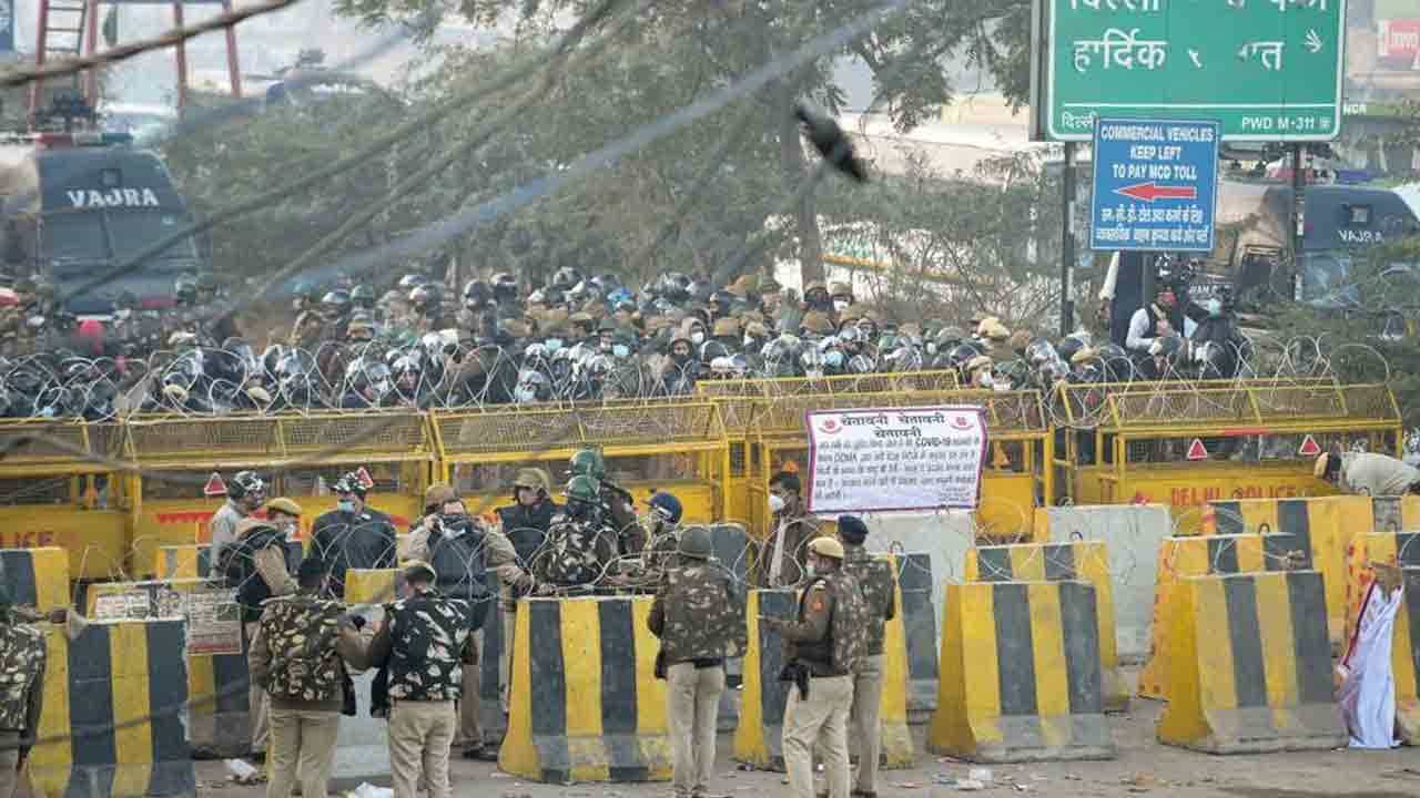 Singhu Border: সিংঘু সীমান্তে নৃশংস হত্যালীলা থেকে শিক্ষা, সিসিটিভি বসাবে আন্দোলনকারী কৃষকরা Singhu Border: সিংঘু সীমান্তে নৃশংস হত্যালীলা থেকে শিক্ষা, সিসিটিভি বসাবে আন্দোলনকারী কৃষকরা