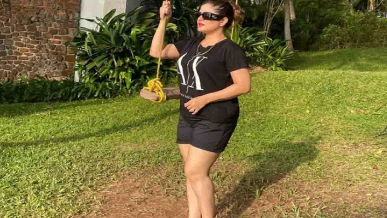 Srabanti Chatterjee: ঈশ্বরের তৈরি সৌন্দর্যকে জড়িয়ে ধরো: শ্রাবন্তী চট্টোপাধ্যায় Srabanti Chatterjee: ঈশ্বরের তৈরি সৌন্দর্যকে জড়িয়ে ধরো: শ্রাবন্তী চট্টোপাধ্যায়