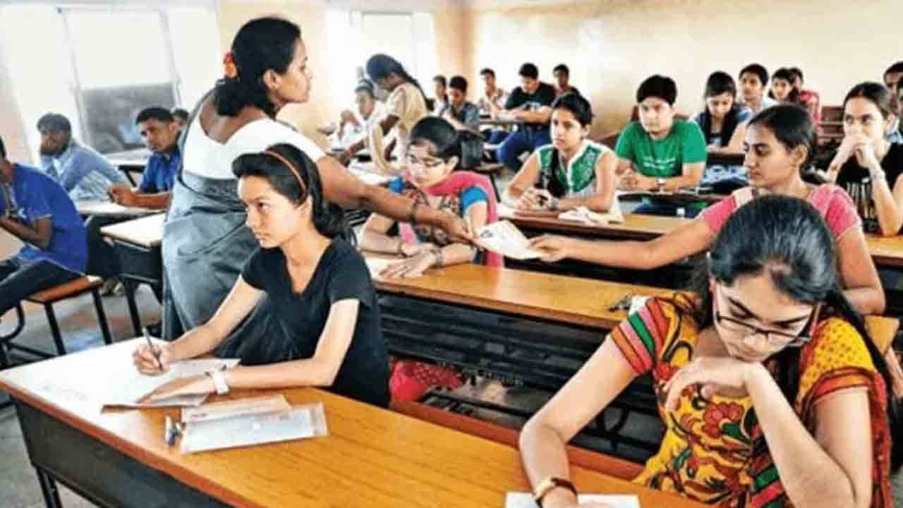 TET: দ্রুত ফল বের করুক সরকার ফের আন্দোলনে সামিল টেট পরীক্ষার্থীরা