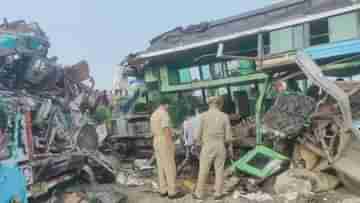 Road Accident: বীভৎস শব্দে থামল বাস; জানলা দিয়ে ঝুলছে শরীর, ভিতর থেকে শুধুই আর্তনাদ! মৃত ১৩