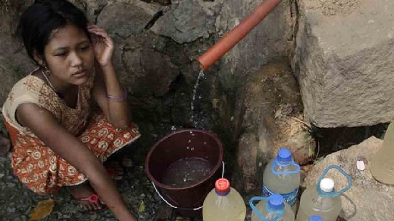 Drinking Water: পাম্পে আটকে আবর্জনা, পানীয় জল পরিষেবা ব্যাহত হাওড়ার একাংশে, ভোগান্তি চলবে আরও দিন দুই