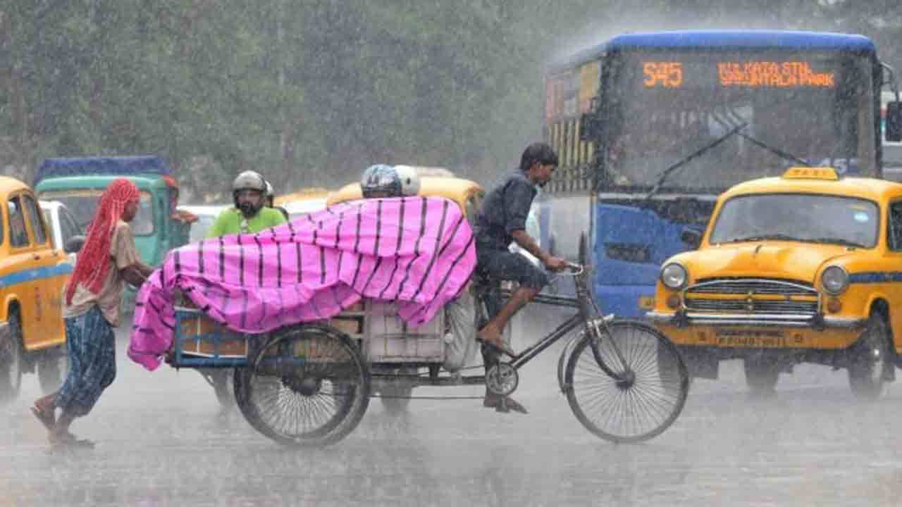 Weather Update: আজও সব জেলাতেই বৃষ্টি, লক্ষ্মীপুজোর দিন দুর্যোগ কাটবে? জানাল হাওয়া অফিস