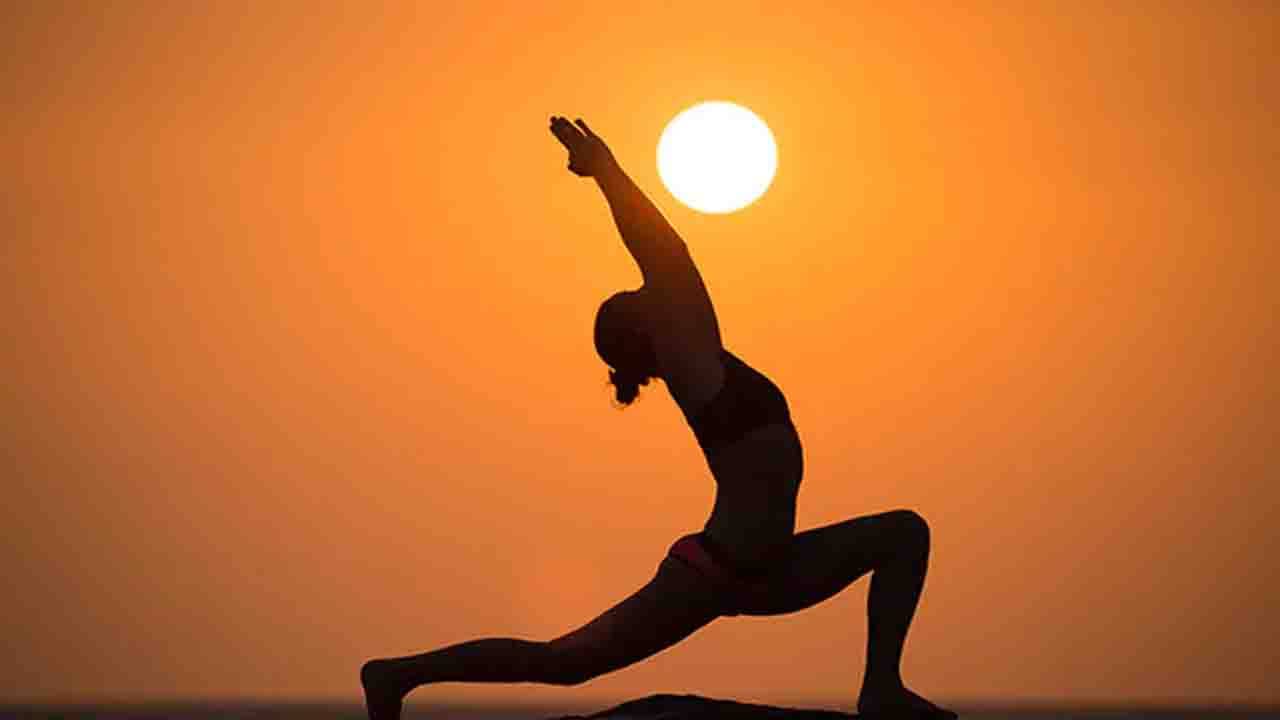 Yoga: সুস্থ থাকতে শুরু করুন নিয়মিত যোগব্যায়াম করা!