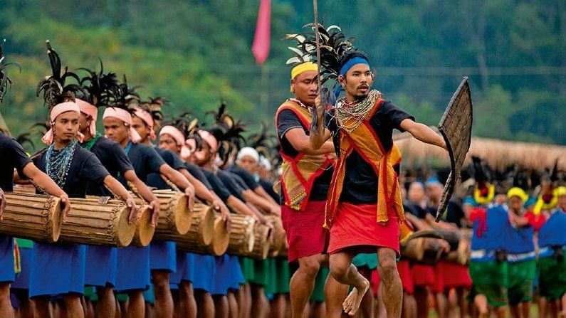 ওয়াংলা ফেস্টিভ্যাল: ১০০ ড্রামের পুজো বলে পরিচিত ওয়াংলা ফেস্টিভ্যাল। মেঘালয় এবং আসামের গাঢ় সম্প্রদায়ের মানুষ এই পুজো উদযাপন করে। এত রঙিন এই উৎসব হয়, যে আপনি চোখ ফেরাতেই পারবেন না... এই পুজোর সময়ে ঘুরে আসুন একবার পাহাড়ে। 
