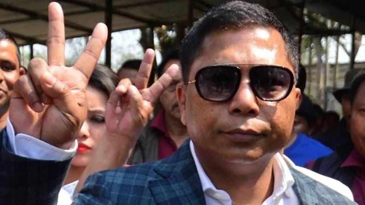 জোর কা ঝটকা! মেঘালয়ে কংগ্রেসের ১৭ বিধায়কের ১২ জনই তৃণমূলে জোর কা ঝটকা! মেঘালয়ে কংগ্রেসের ১৭ বিধায়কের ১২ জনই তৃণমূলে