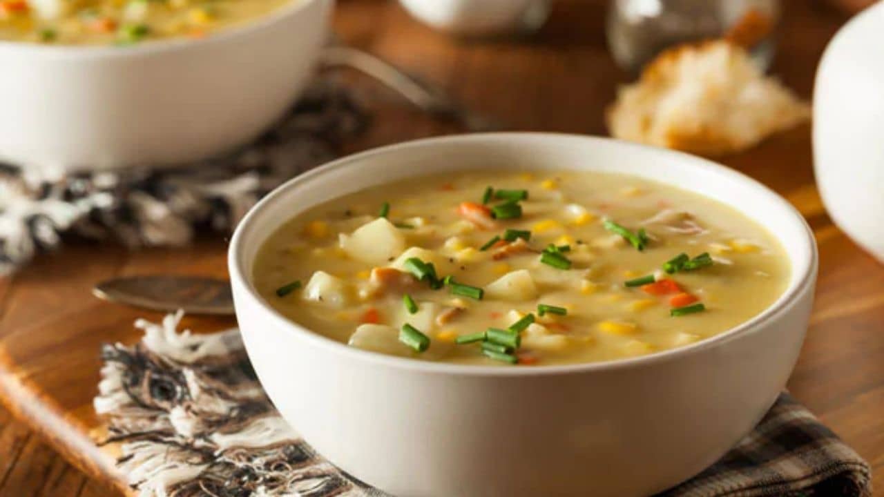 Soups in Winter: শীতকালে বিশেষ কিছু ধরনের স্যুপ খেলে আমাদের শরীর সুস্থ আর মানসিকভাবে চনমনে থাকে...