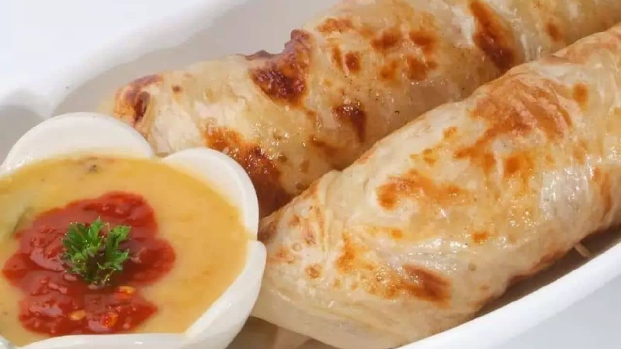 Recipe: শীতের বিকেলে কী স্ন্যাক্স খাবেন এই নিয়ে আকাশ কুসুম চিন্তার আর দরকার নেই, সহজেই বানিয়ে ফেলুন আলু জিরার রোল...