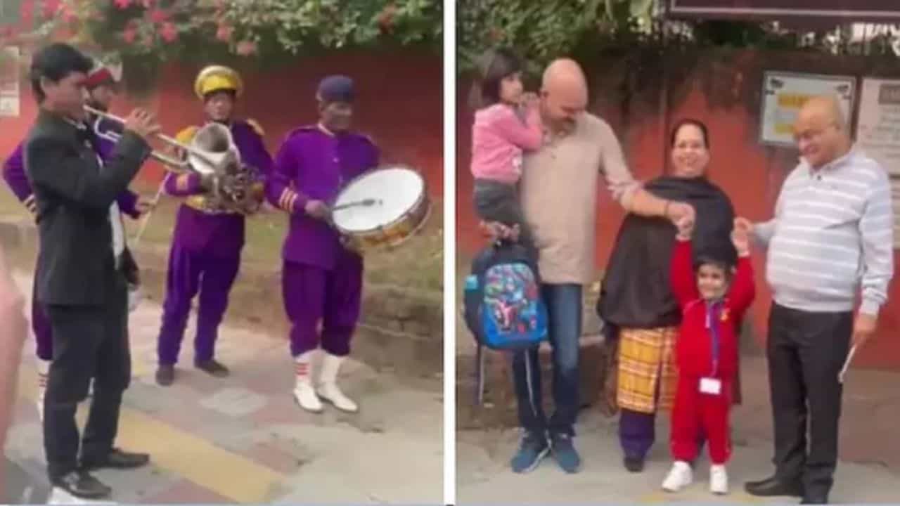 Viral Video: স্কুল খোলার আনন্দে স্কুলের গেটের বাইরেই ব্যান্ড বাজিয়ে নাচ বাবা মায়ের, ভাইরাল ভিডিয়ো... Viral Video: স্কুল খোলার আনন্দে স্কুলের গেটের বাইরেই ব্যান্ড বাজিয়ে নাচ বাবা মায়ের, ভাইরাল ভিডিয়ো...